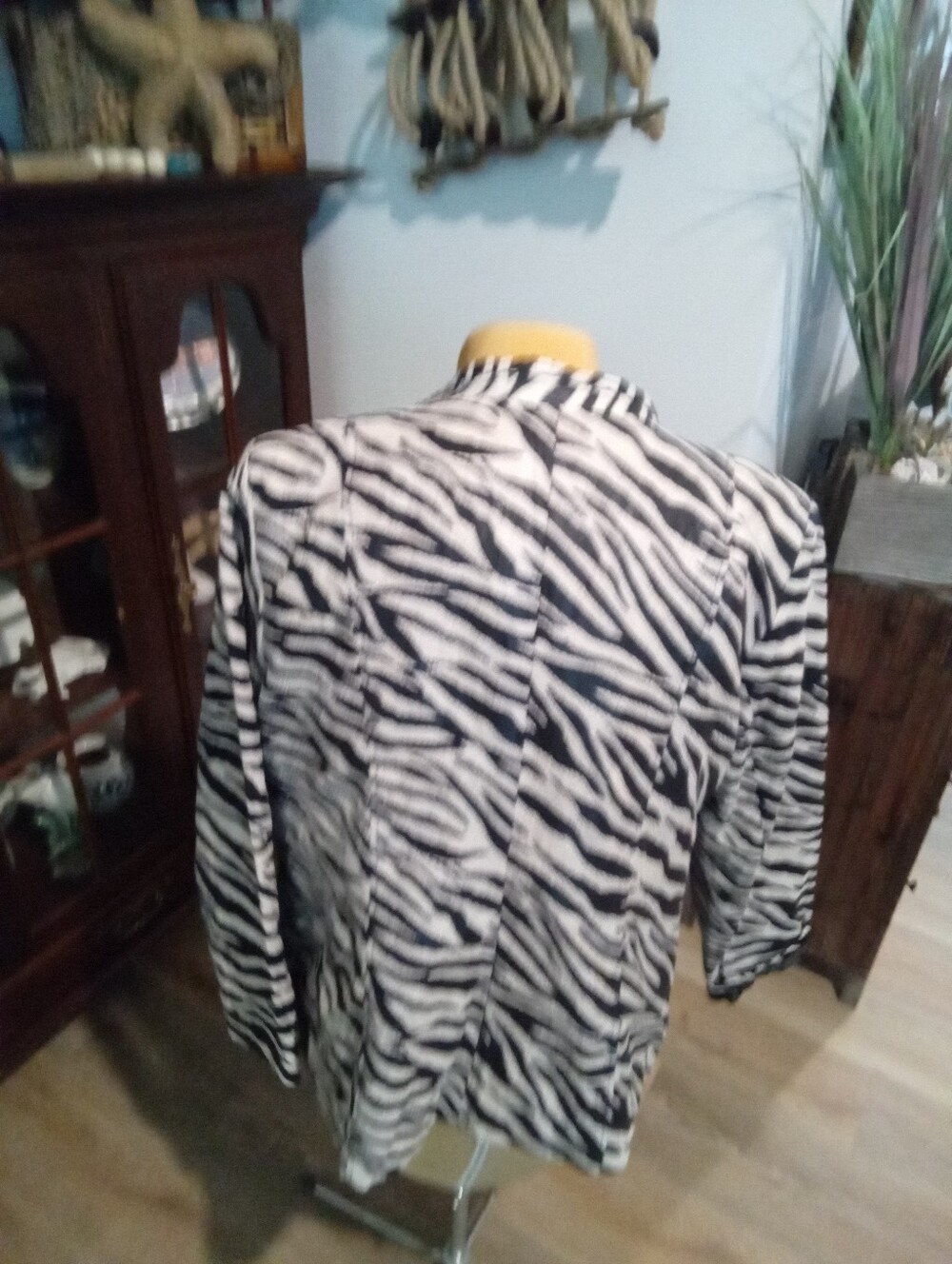 Kim Roger's Plus Size 2X Zebra Print Blazer - Picture 4 of 9